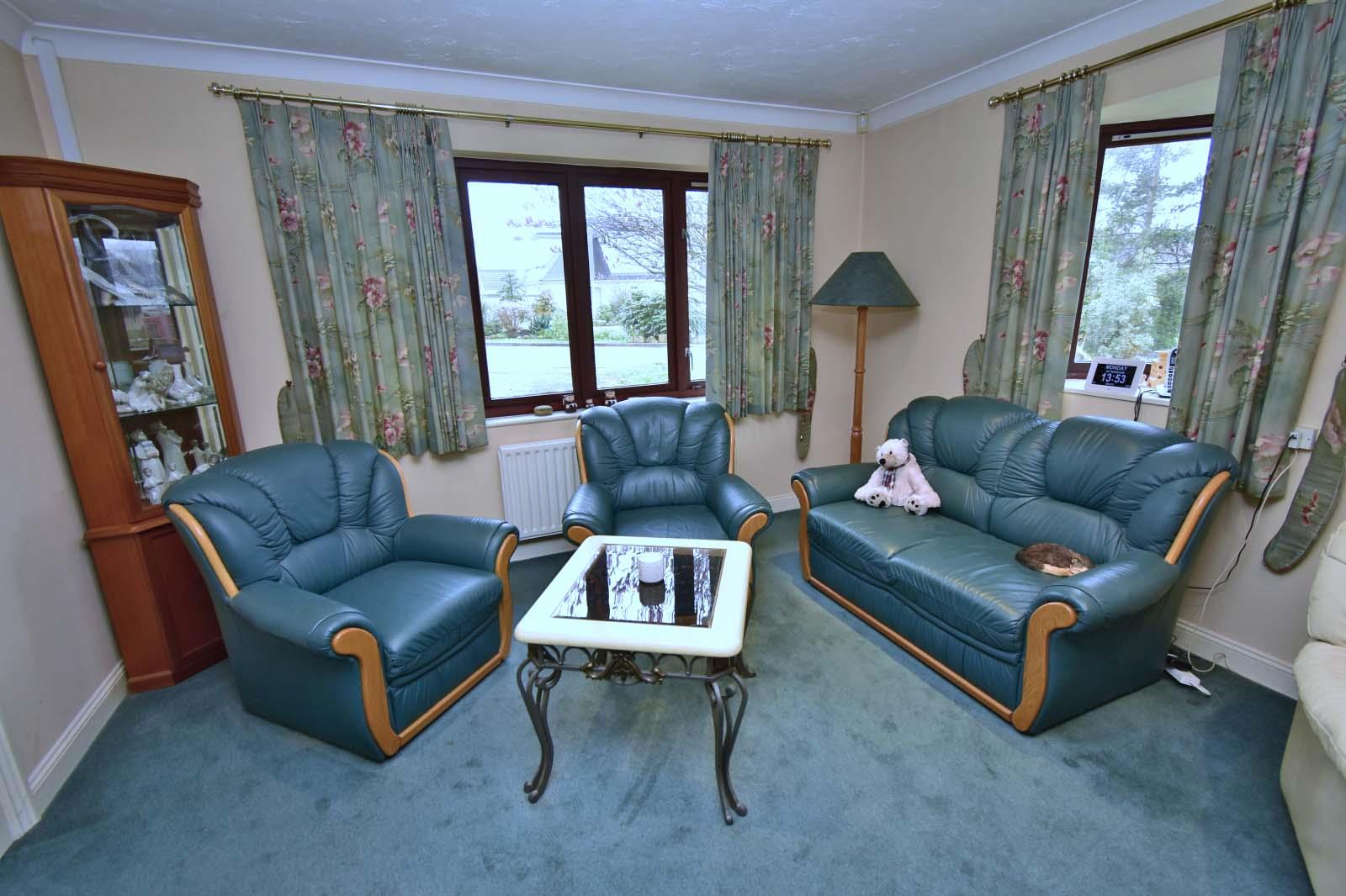 A LIVING ROOM 2.JPG